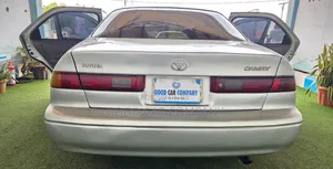 Toyota Camry Automatic 1999 Silver