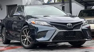 Toyota Camry SE FWD (2.5L 4cyl 8AM) 2018 Black