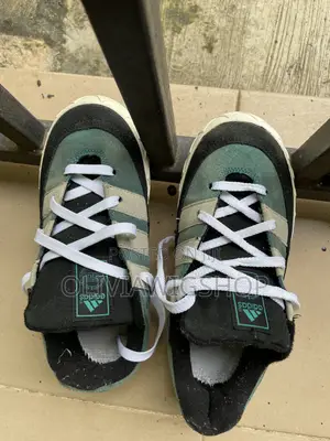 Adidas Sneakers