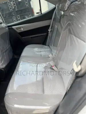 Toyota Corolla LE Premium 4dr Sedan (1.8L 4cyl CVT) 2016 Silver