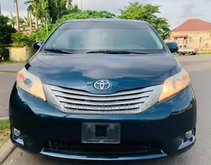 Toyota Sienna 2011 Gray