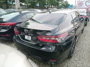 Toyota Camry SE 2022 Black