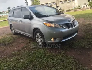Toyota Sienna 2016 Silver