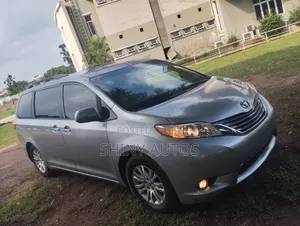 Toyota Sienna 2016 Silver