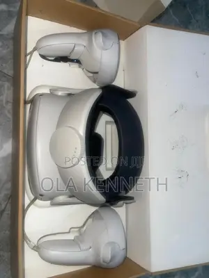 Meta Oculus Quest 2 VR Headset (128GB) With 2 Controllers