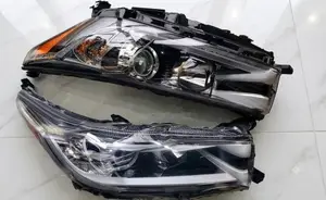 2018 Toyota Highlander Headlight Assembly (Complete Left Right Set)