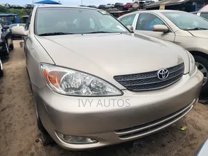 Toyota Camry XLE 4dr Sedan (2.4L 4cyl 4A) 2004 Gold