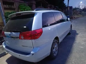 Toyota Sienna 2006 White