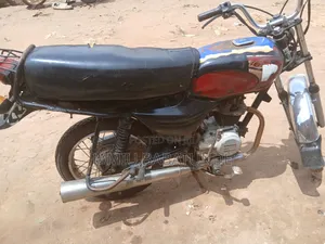 Bajaj Boxer 100 2024 Red