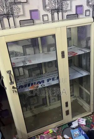 Glass Display Cabinet With Lock – Used (Front Glass Cracked