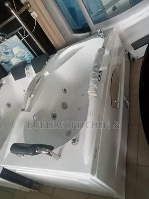 Brand New 2-Seater Whirlpool Jacuzzi Bathtub With Jets Armrest