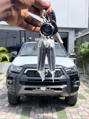 New Toyota Hilux 2025 Black