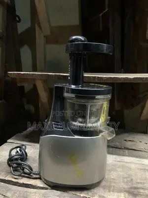 Hurom HE-series HU-500 Masticating Slow Juicer