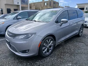 Chrysler Pacifica 2019 White