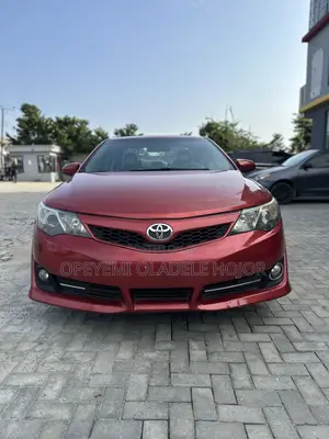 Toyota Camry SE 4dr Sedan (2.5L 4cyl 6A) 2013 Red