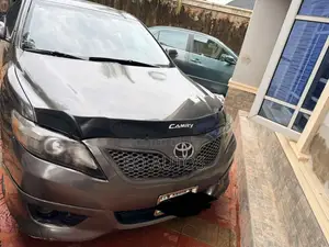 Toyota Camry SE 4dr Sedan (2.5L 4cyl 6AM) 2010 Gray