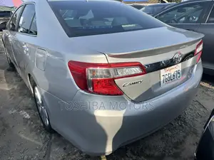 Toyota Camry XLE 4dr Sedan (2.5L 4cyl 6A) 2014 Silver