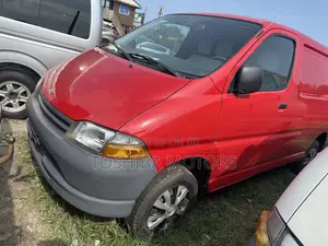 Toyota HiAce 2006 Red