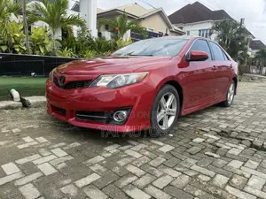 Toyota Camry SE 4dr Sedan (2.5L 4cyl 6A) 2014 Red