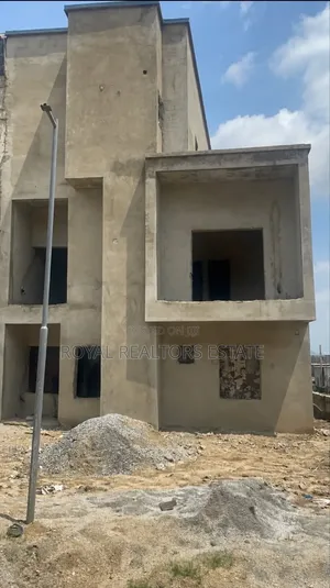 4bdrm Duplex in Life Camp for sale