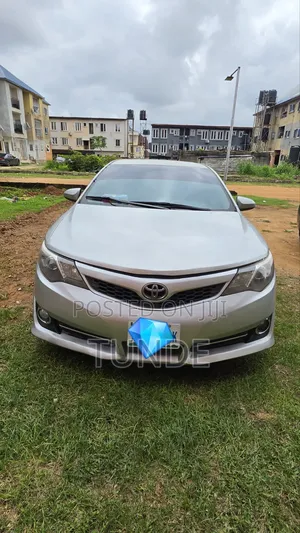 Toyota Camry SE 4dr Sedan (2.5L 4cyl 6A) 2012 Silver