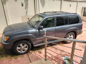 Toyota Land Cruiser 2005 Gray
