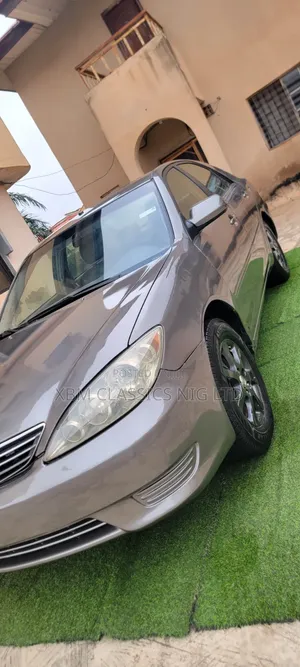 Toyota Camry 2005 Gray