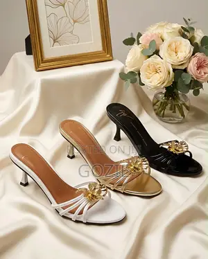 Luxury Kitten Heel With Brooch