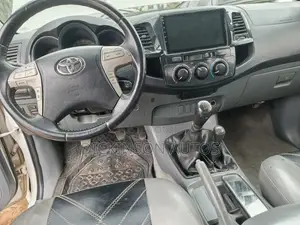 Toyota Hilux 2014 White