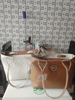 Elegant Women's Leather Tote Bag – Spacious Shoulder Handbag.