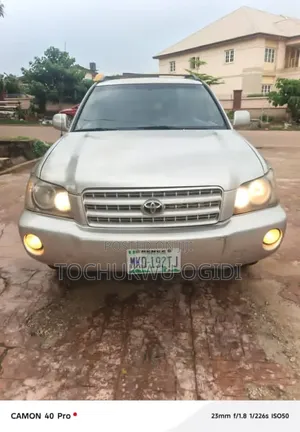 Toyota Highlander 2004 Gold