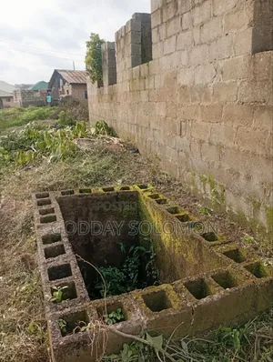 Uncomplicated Building