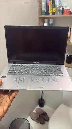 Laptop Asus M50SA 8GB AMD Ryzen 5 SSD 512GB