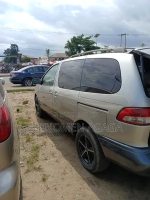 Toyota Sienna 2002 Gold