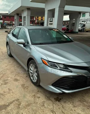 Toyota Camry 2019 Silver