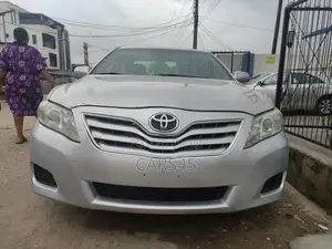 Toyota Camry 2011 Silver