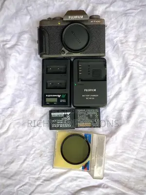 Fujifilm Xt100 (Body)2 Chargers 2 Batteries