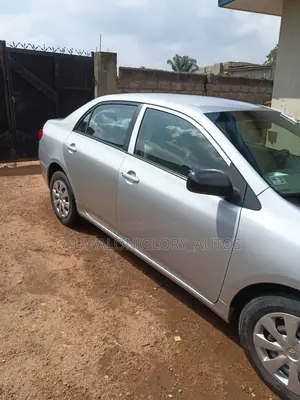 Toyota Corolla Base 4dr Sedan (1.8L 4cyl 5M) 2010 Silver