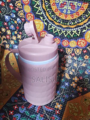 Brand New 2L Vacuum Flask Jug With 4 Cups – Keeps Hot Cold