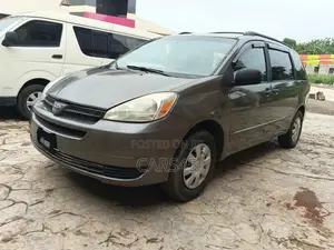 Toyota Sienna 2004 Gray