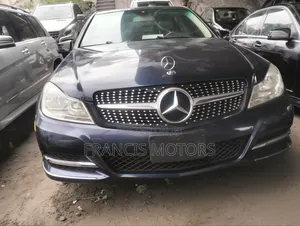 Mercedes-Benz C300 2013 Blue