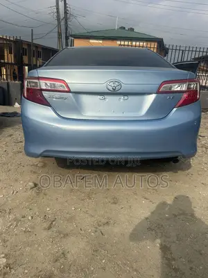 Toyota Camry LE 4dr Sedan (2.5L 4cyl 6A) 2013 Blue