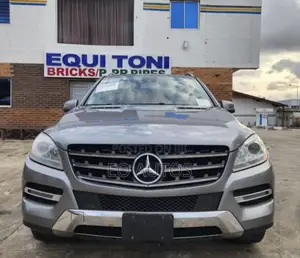 Mercedes-Benz M Class ML350 4MATIC 4dr SUV AWD (3.5L 6cyl 7A) 2014 Gray