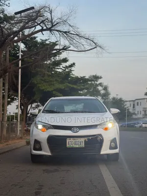 Toyota Corolla S Plus 4dr Sedan (1.8L 4cyl 6M) 2014 White