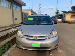 Toyota Sienna LE AWD 2006 Gold