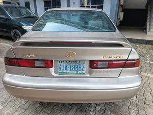 Toyota Camry Automatic 1999 Gold