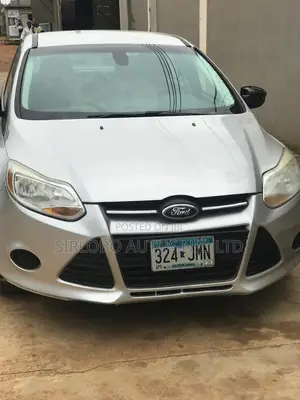 Ford Focus SE Sedan FWD (2.0L 4cyl 5M) 2012 Silver