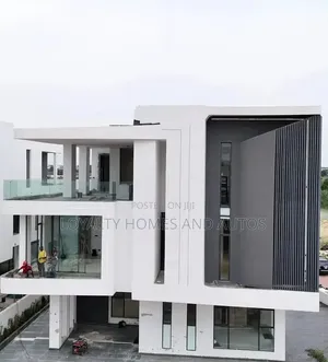 5bdrm House in Osapa london for sale