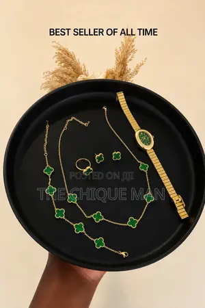 4 -in-1 Clover Jewelry Set With a Golden Watch