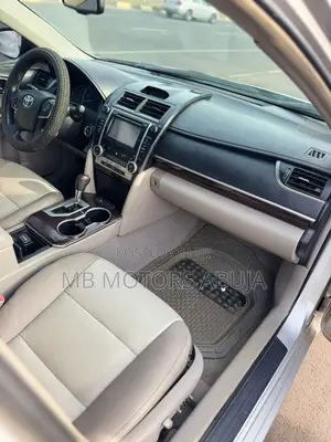 Toyota Camry XLE V6 4dr Sedan (3.5L 6cyl 6A) 2013 Silver
